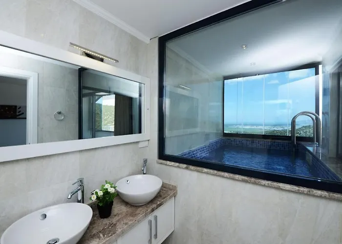 2 Bedroom Private Indoor Outdoor Pool And Jakuzzi *
